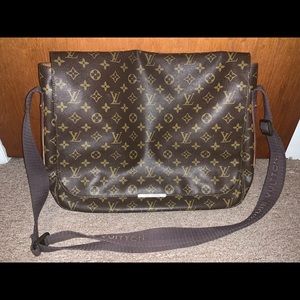 Louis Vuitton Messenger Bag-Authentic!